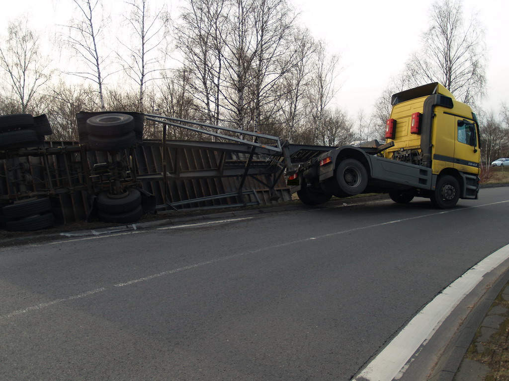 LKW verliert Container Koeln Niehler Ei P064.JPG